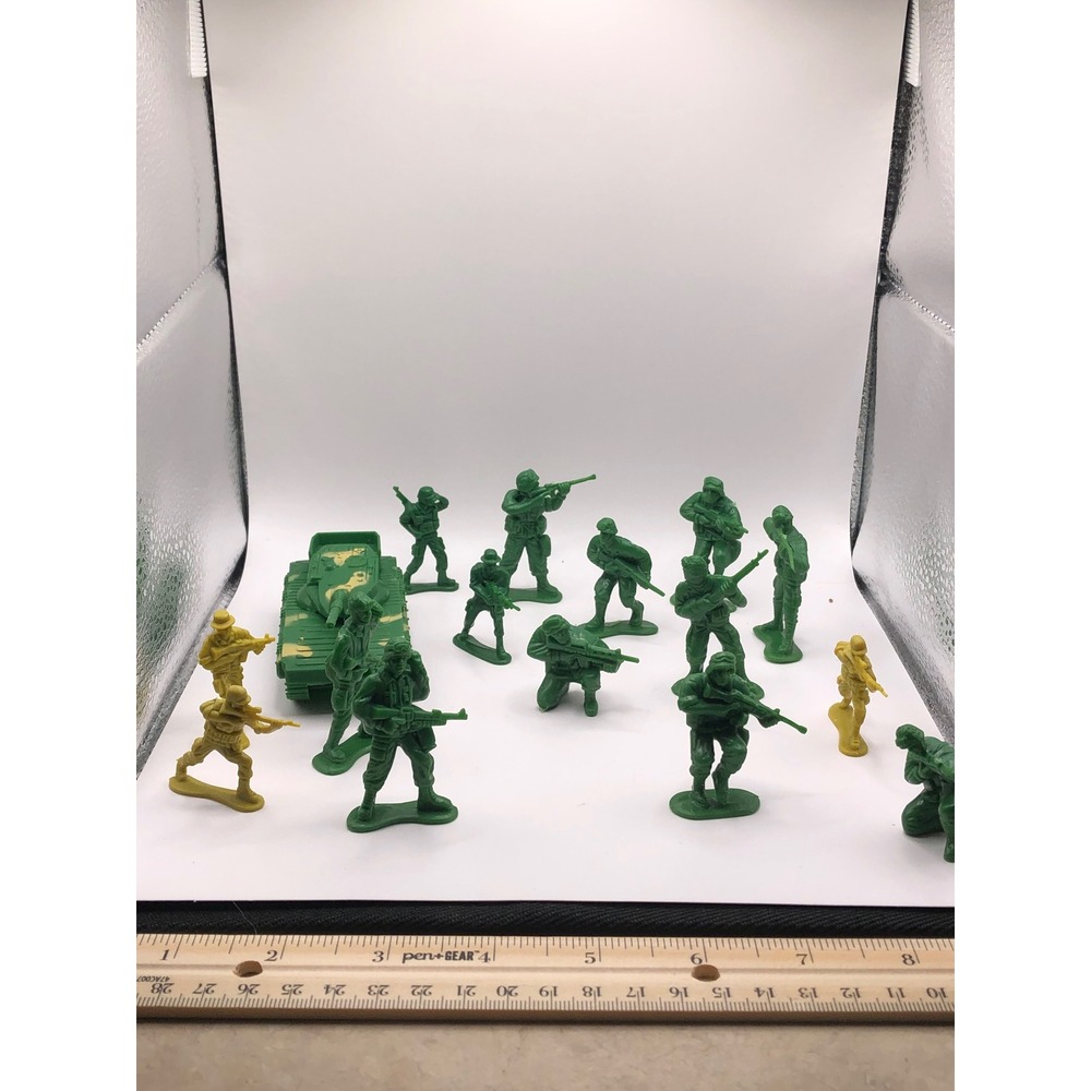 Vintage Style Plastic Army Men Toy Set with Green Camo Tank 14pc Lot